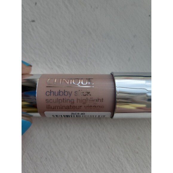 Clinique Chubby Stick Sculpting Highlight in 01 Hefty Highlight NEW - Picture 2 of 5